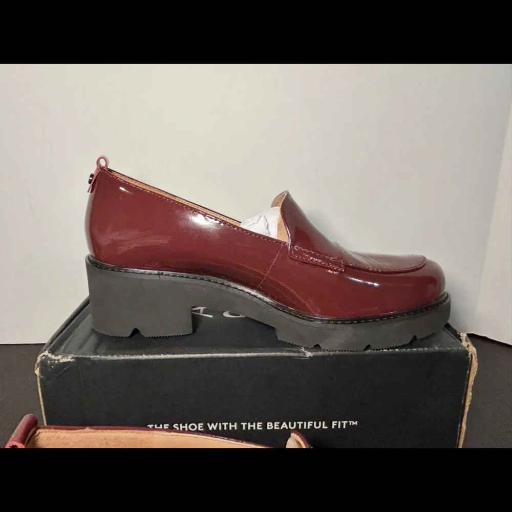 Naturalizer Darry Lug Sole Patent Leather Loafers Shoes Cab Sav Red Size 8.5M